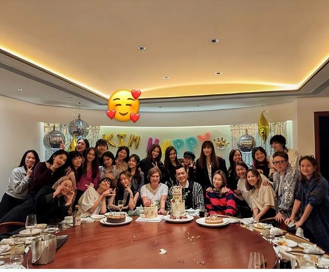 前妻Angelababy高调为经纪人庆生j9九游会真人第一品牌黄晓明47岁生日(图2)