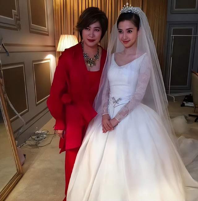 前妻Angelababy高调为经纪人庆生j9九游会真人第一品牌黄晓明47岁生日