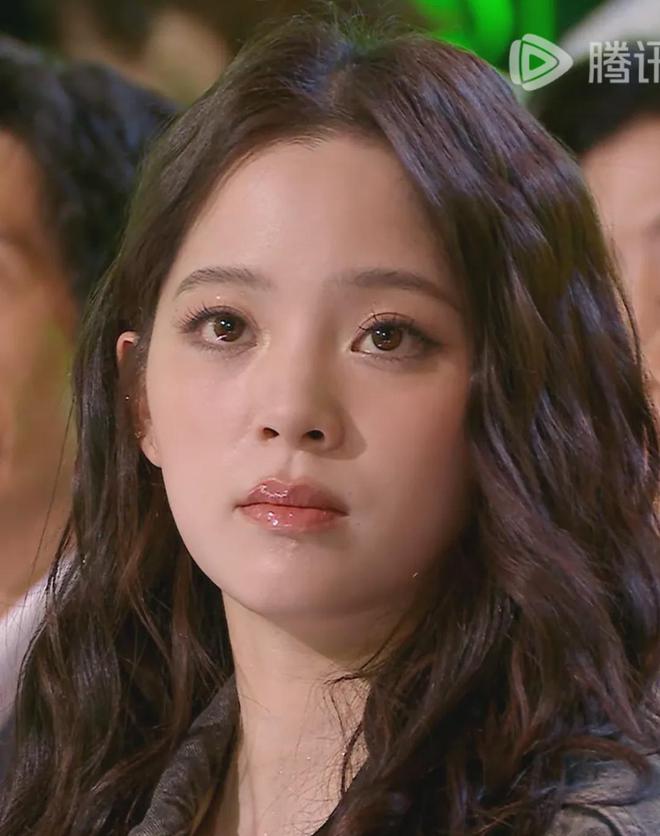 景甜牛奶肌惊艳林允好美杨超越妆容拉胯九游会网址是多少星光大赏明星怼脸图：(图3)