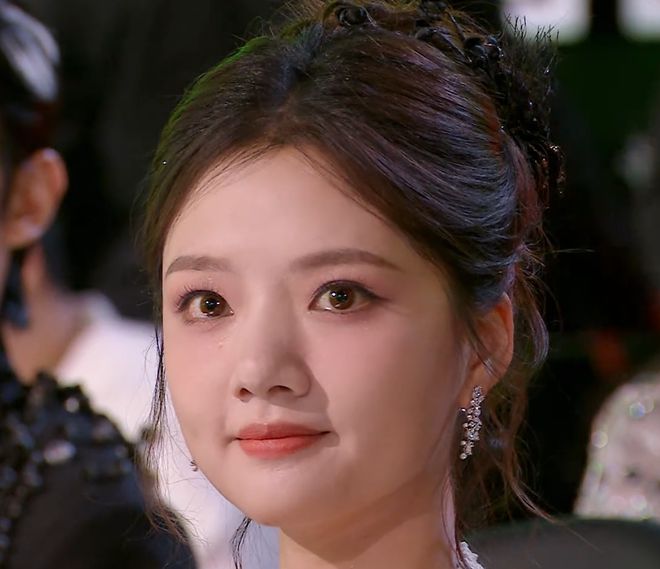 景甜牛奶肌惊艳林允好美杨超越妆容拉胯九游会网址是多少星光大赏明星怼脸图：(图5)