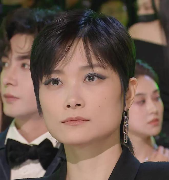 景甜牛奶肌惊艳林允好美杨超越妆容拉胯九游会网址是多少星光大赏明星怼脸图：(图9)