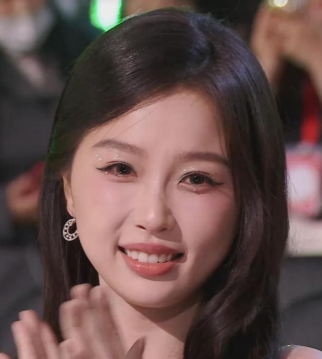 景甜牛奶肌惊艳林允好美杨超越妆容拉胯九游会网址是多少星光大赏明星怼脸图：(图26)