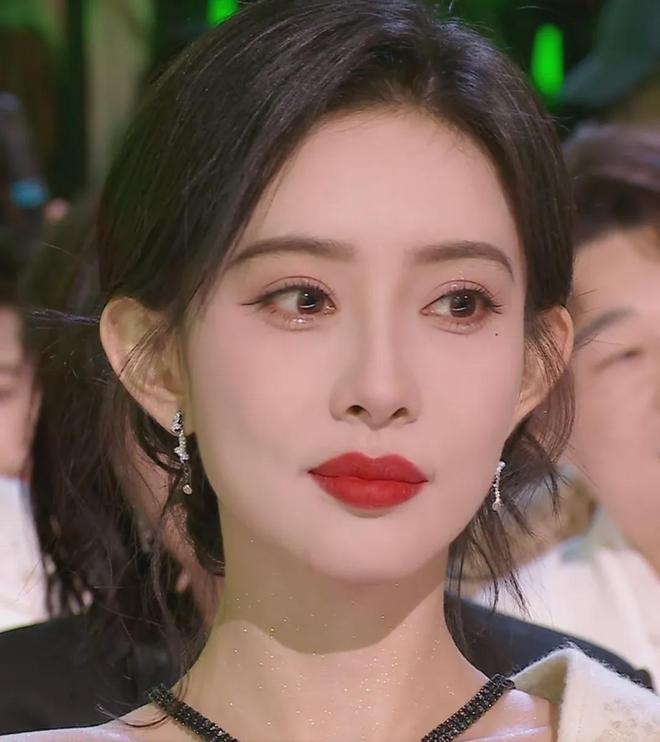 景甜牛奶肌惊艳林允好美杨超越妆容拉胯九游会网址是多少星光大赏明星怼脸图：(图27)