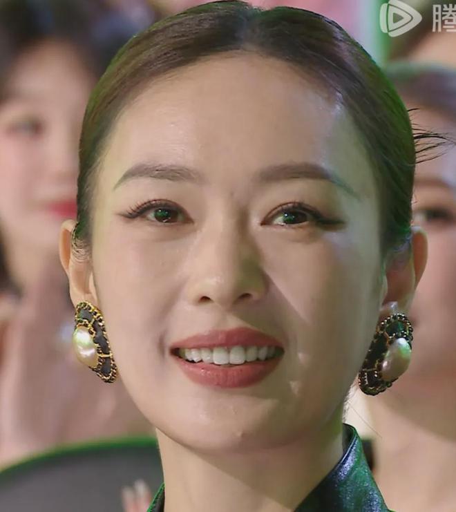 景甜牛奶肌惊艳林允好美杨超越妆容拉胯九游会网址是多少星光大赏明星怼脸图：(图30)