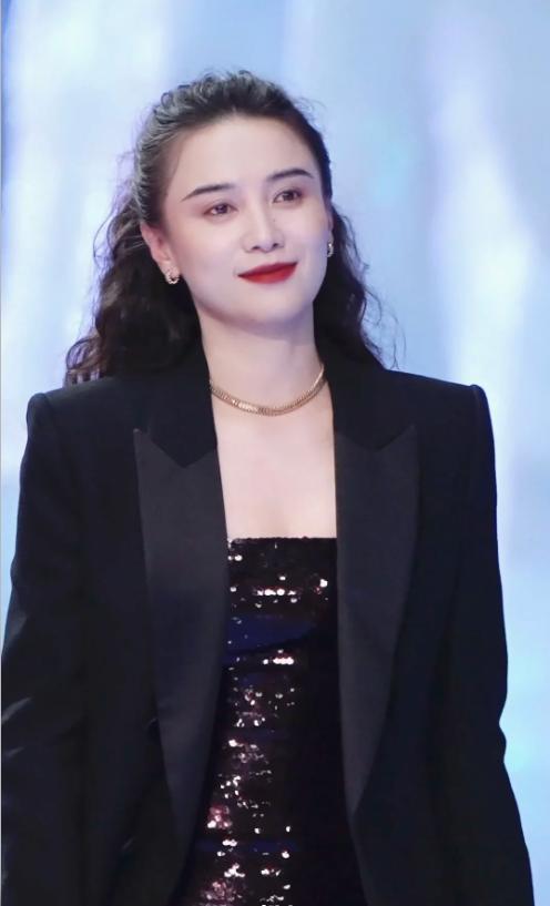 个个风情万种却被29岁三线小花抢风头九游会j9登陆澳门这一天内娱一线女星(图29)