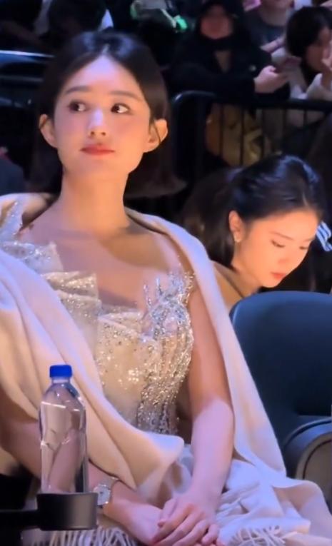 个个风情万种却被29岁三线小花抢风头九游会j9登陆澳门这一天内娱一线女星(图31)