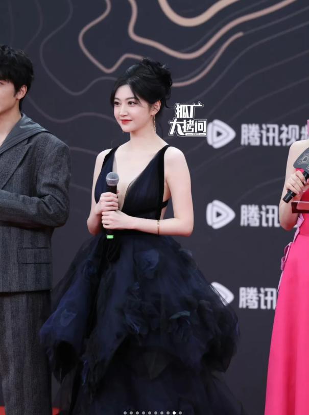 个个风情万种却被29岁三线小花抢风头九游会j9登陆澳门这一天内娱一线女星(图17)