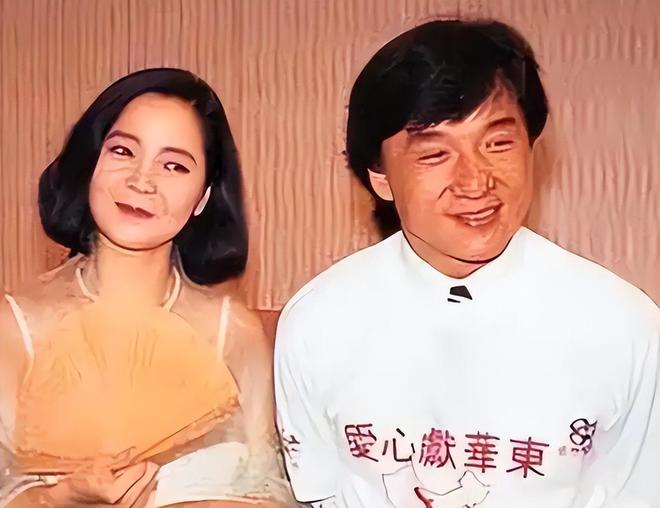 ：紧抱美女徒弟在美国庆生举止亲密关系不一般j9九游会俱乐部登录入口71岁成龙近照曝光(图11)