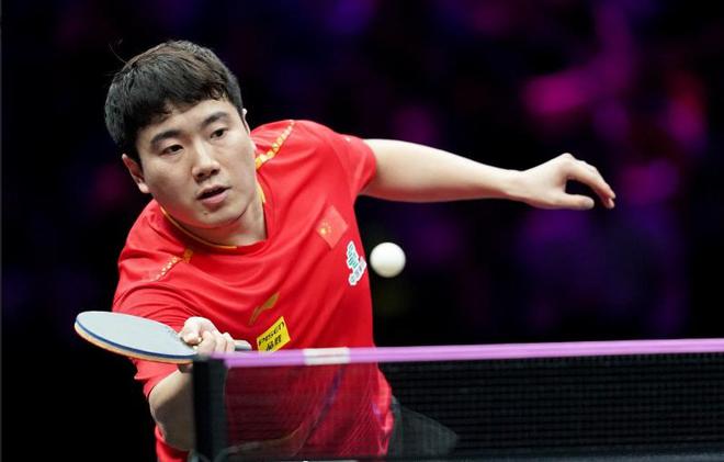 一哥！梁靖崑3-1黄镇廷世界杯旗开得胜！九游会j9入口登录新版对攻大战完胜港队(图2)