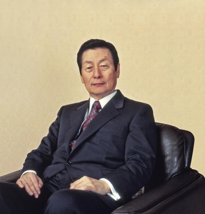 父子“共享”同一女星亲兄弟为财权内斗互撕j9九游会真人游戏第一韩国财阀家族丑闻：(图1)