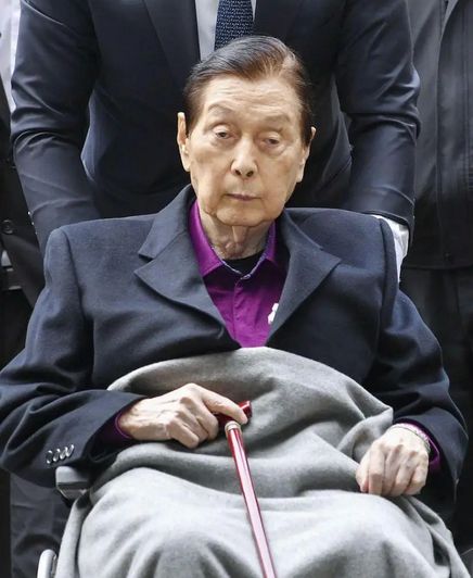 父子“共享”同一女星亲兄弟为财权内斗互撕j9九游会真人游戏第一韩国财阀家族丑闻：(图2)