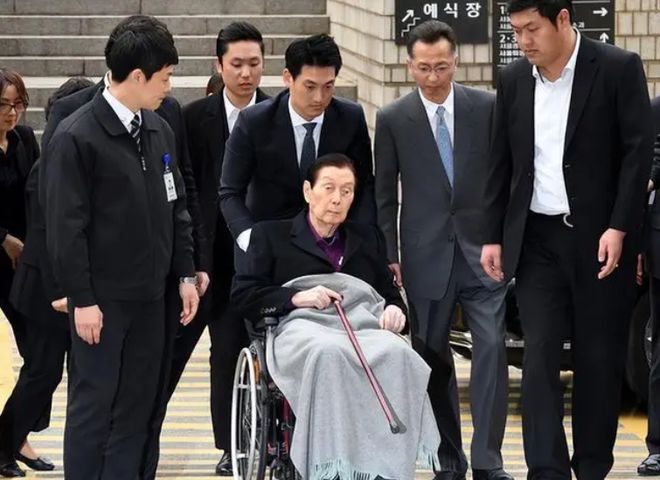 父子“共享”同一女星亲兄弟为财权内斗互撕j9九游会真人游戏第一韩国财阀家族丑闻：(图7)