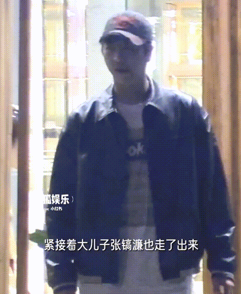 一起吃烤肉女儿粘着大儿子女儿快有洪欣高了九游会j9入口登录新版张丹峰和洪欣全家